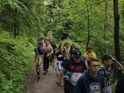 079_belaibarlanghoz01